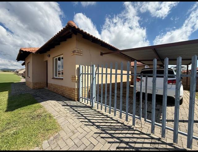 3 BEDROOM TOWNHOUSE FOR SALE IN WATERKLOOF HILL ESTATE